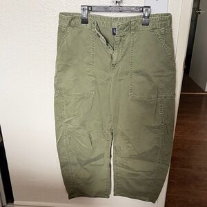 GAP petite 10 Women's Olive Cargo barrel legged Jeans